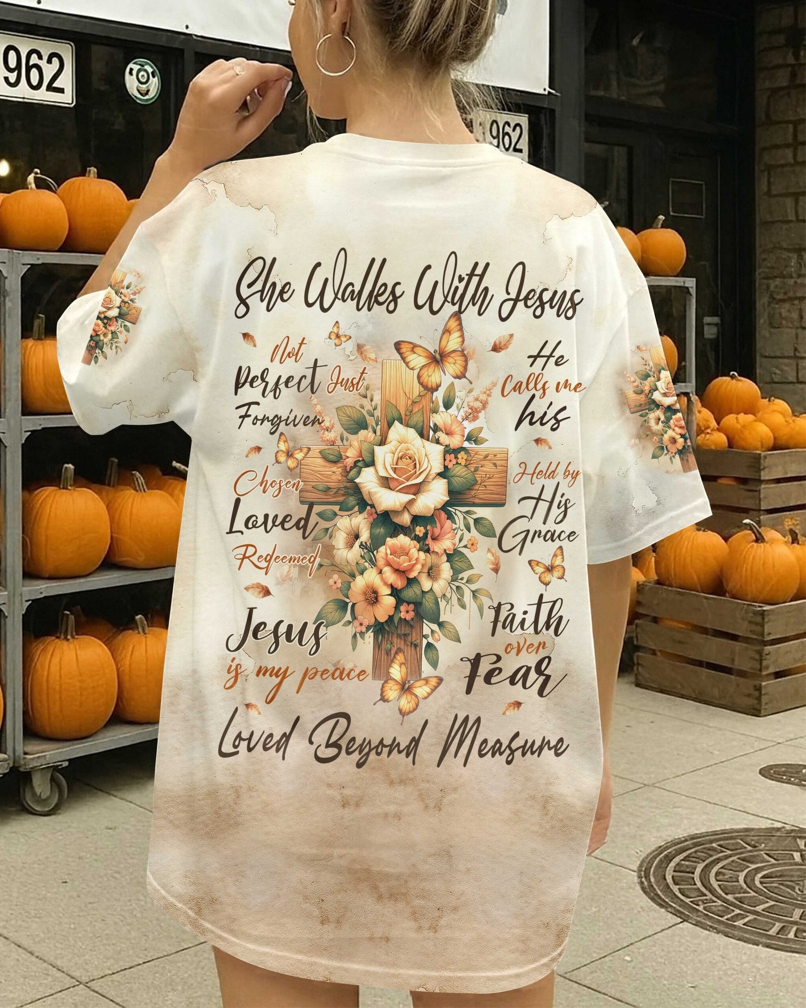 She Walkes With Jesus T-Shirt - Image 5